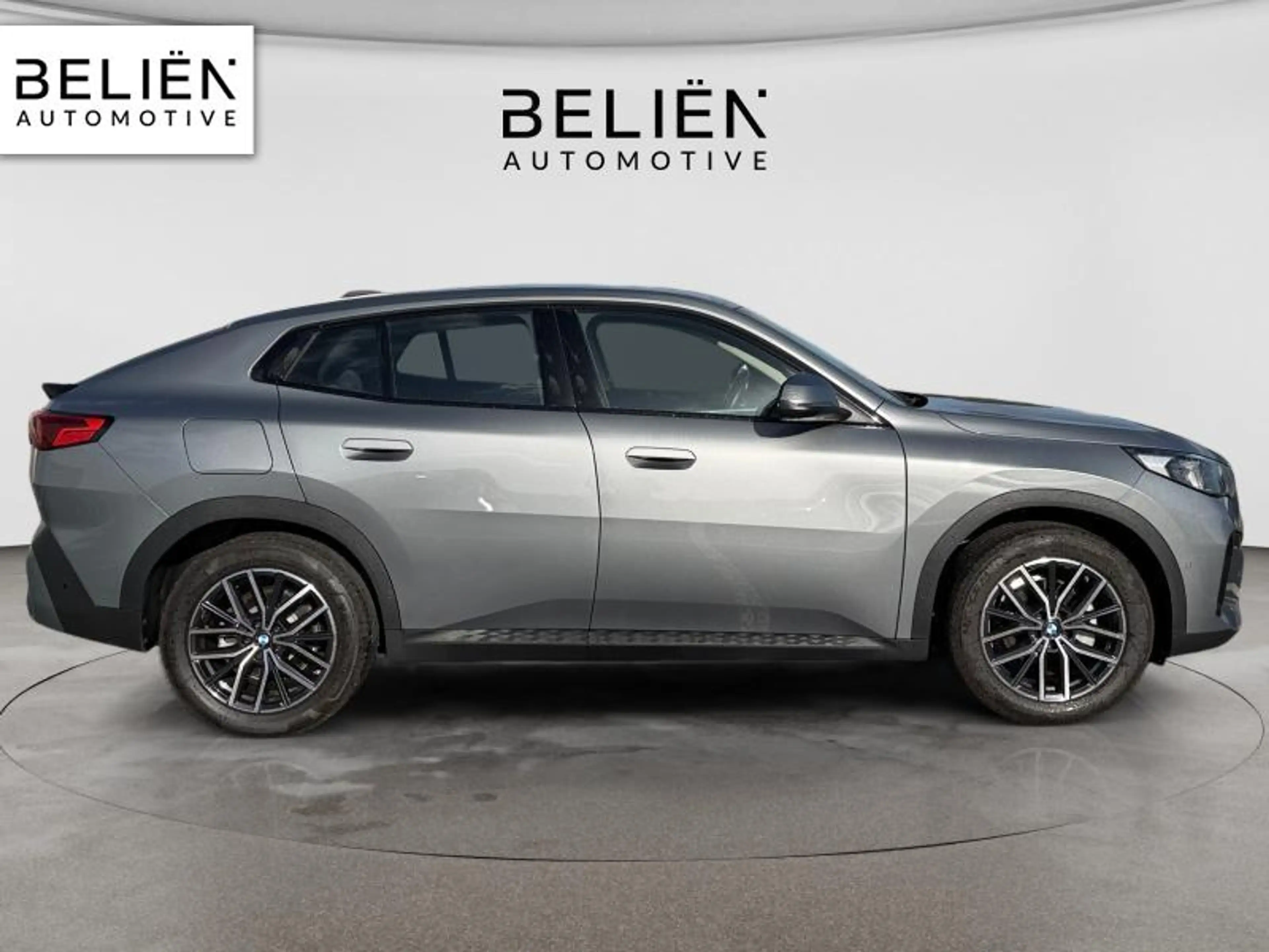 BMW iX2 eDrive20 — photo 3