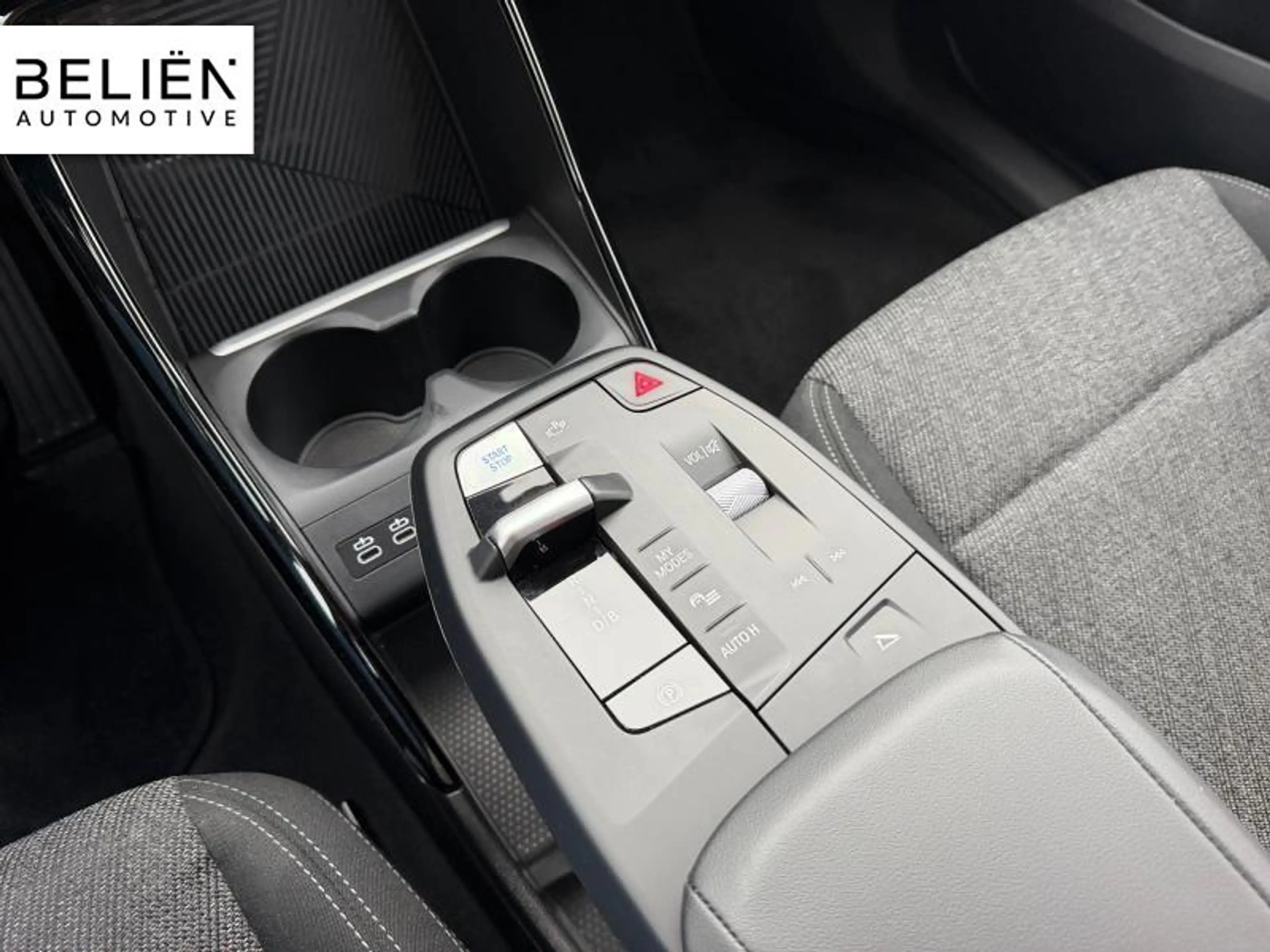 BMW iX2 eDrive20 — photo 15