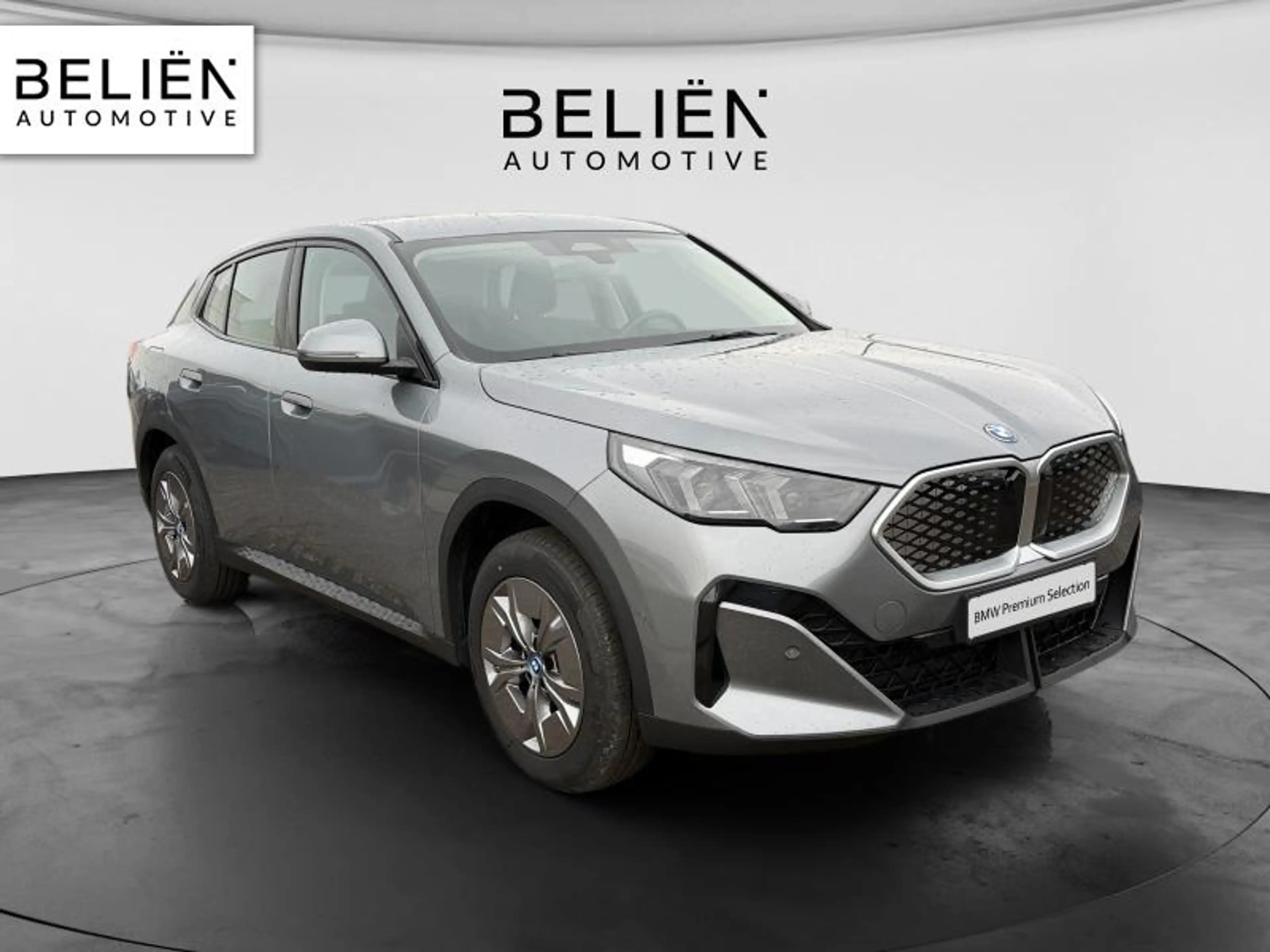 BMW iX2 eDrive20 — photo 11