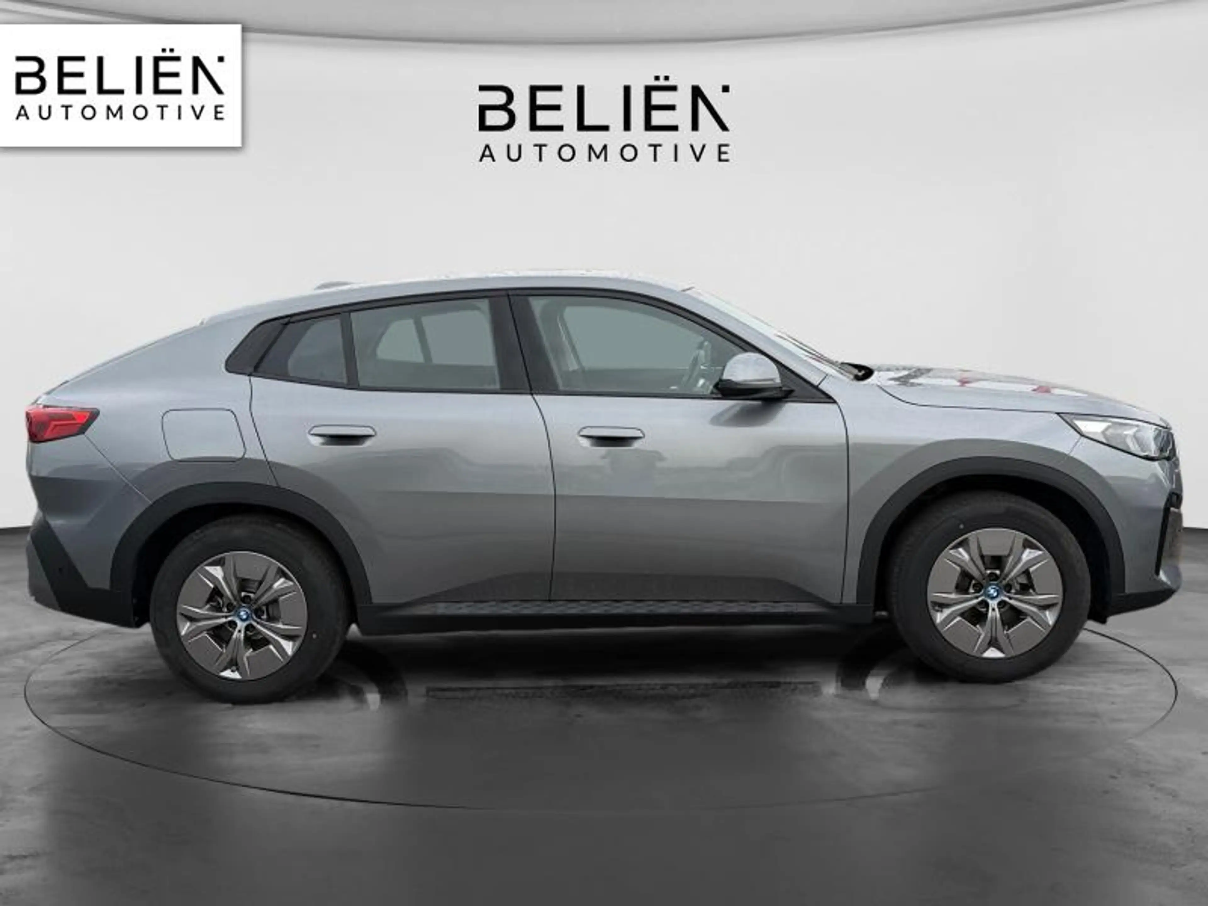 BMW iX2 eDrive20 — photo 3