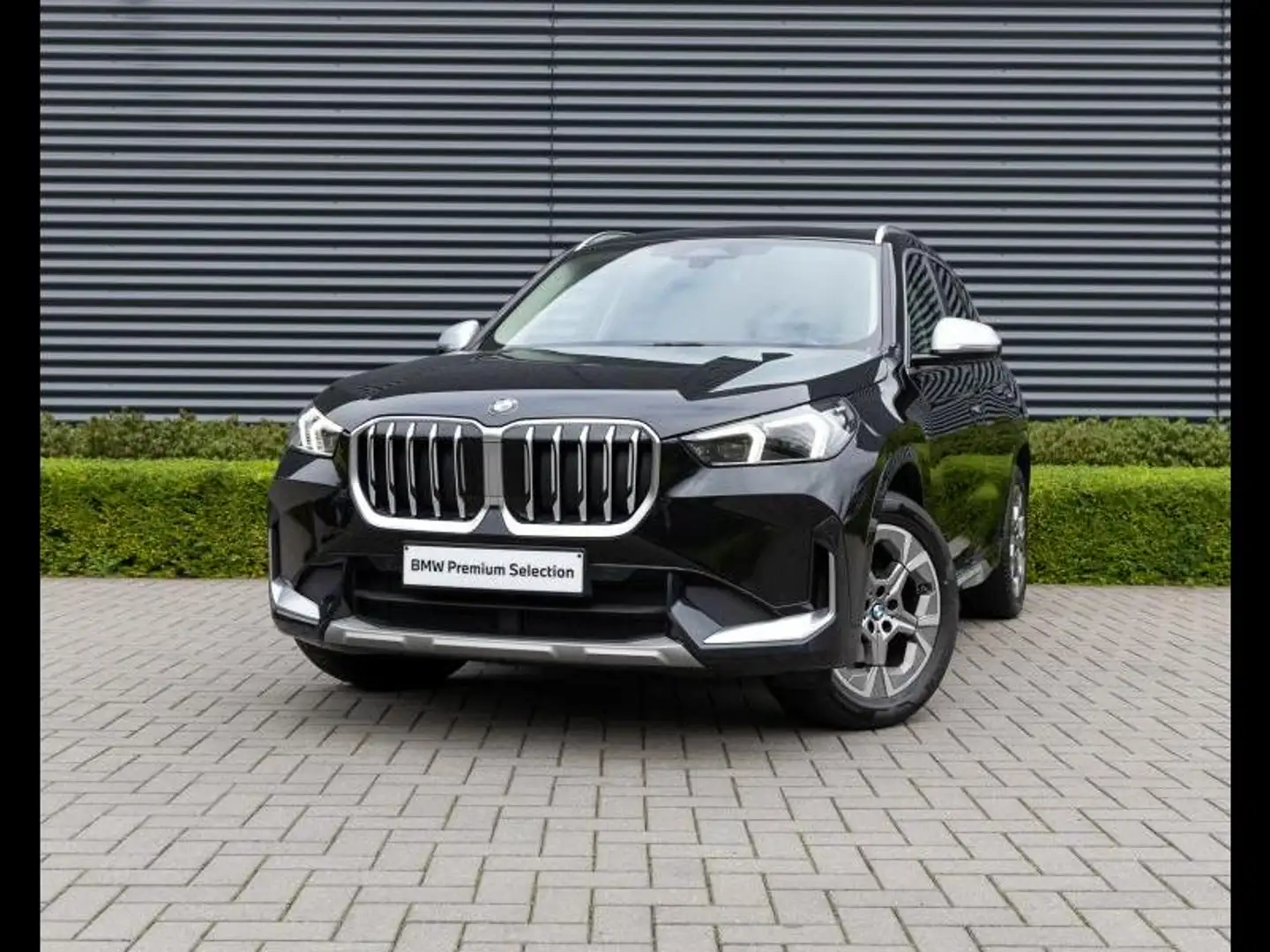 BMW X1 sDrive18i Zwart - 1