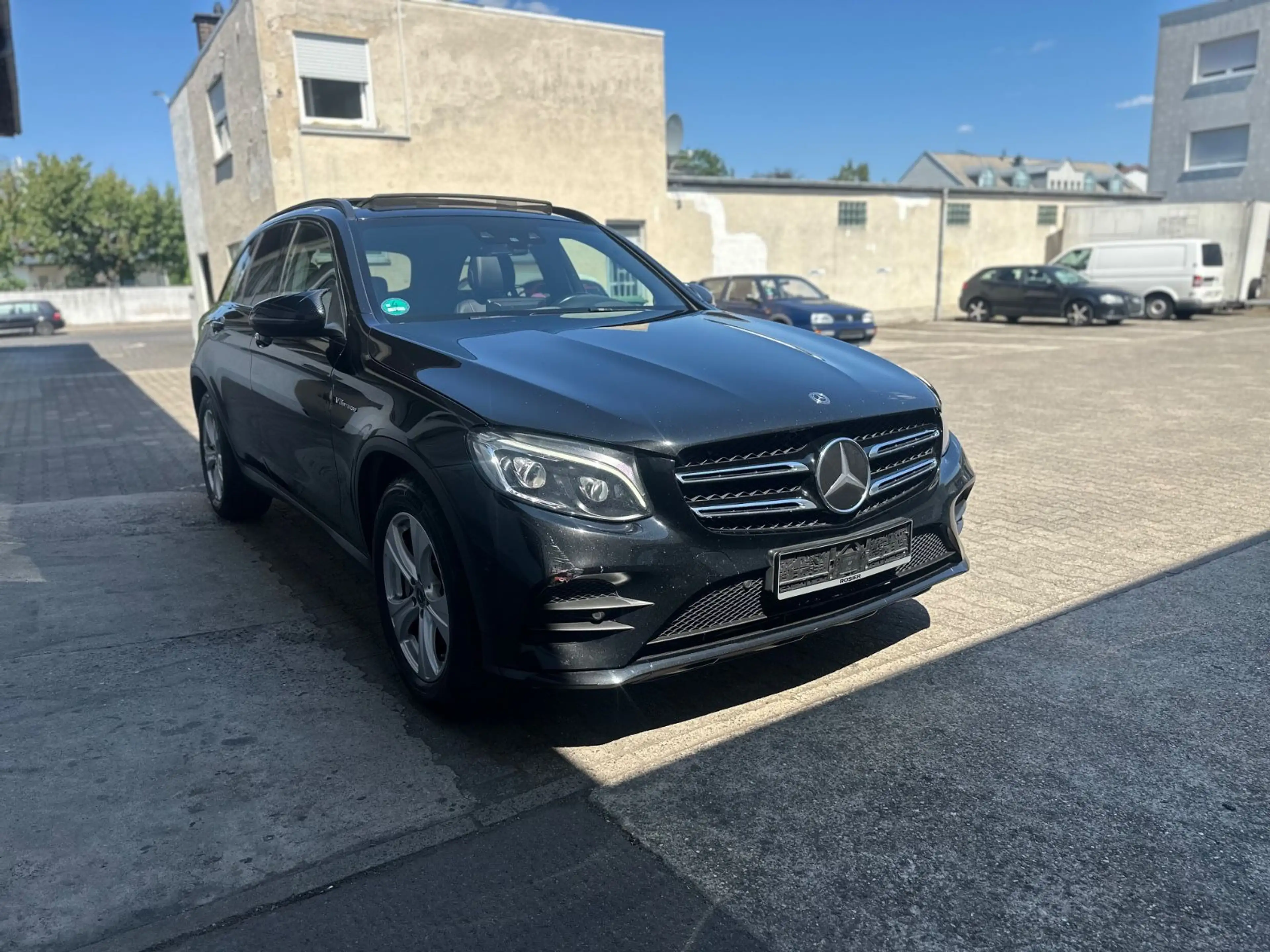 Mercedes-Benz GLC 350 d 4Matic AMG Line *Kamera*Abstand*Leder* — photo 4