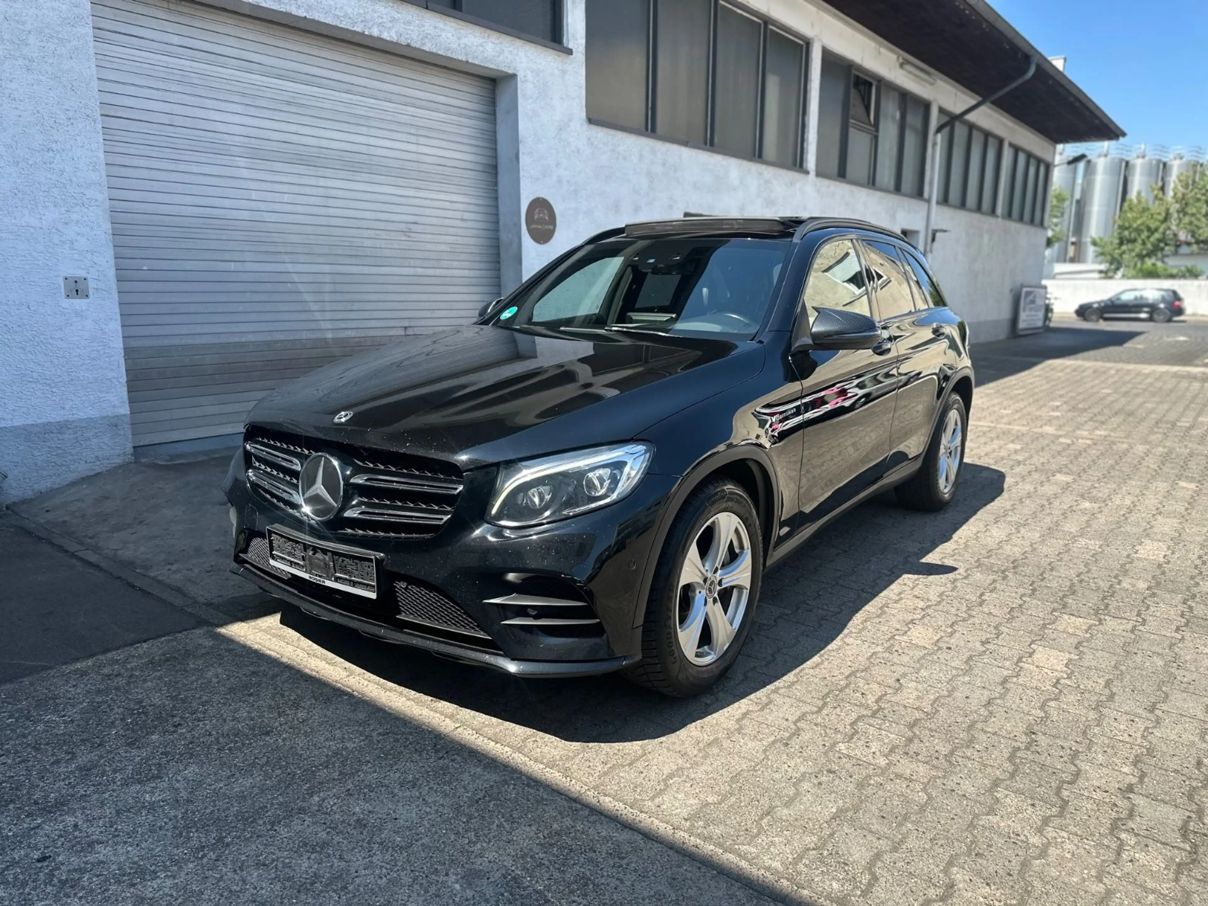 Mercedes-Benz GLC 350 d 4Matic AMG Line *Kamera*Abstand*Leder* — photo 2