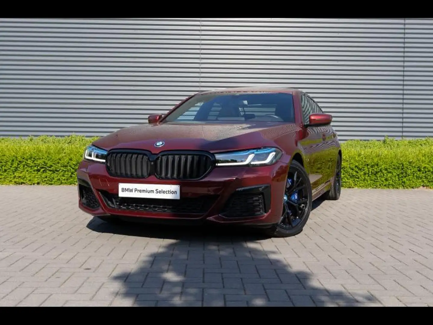 BMW 545 e xDrive Fiscaal gunstig, sportief en in stijl rij Rouge - 1