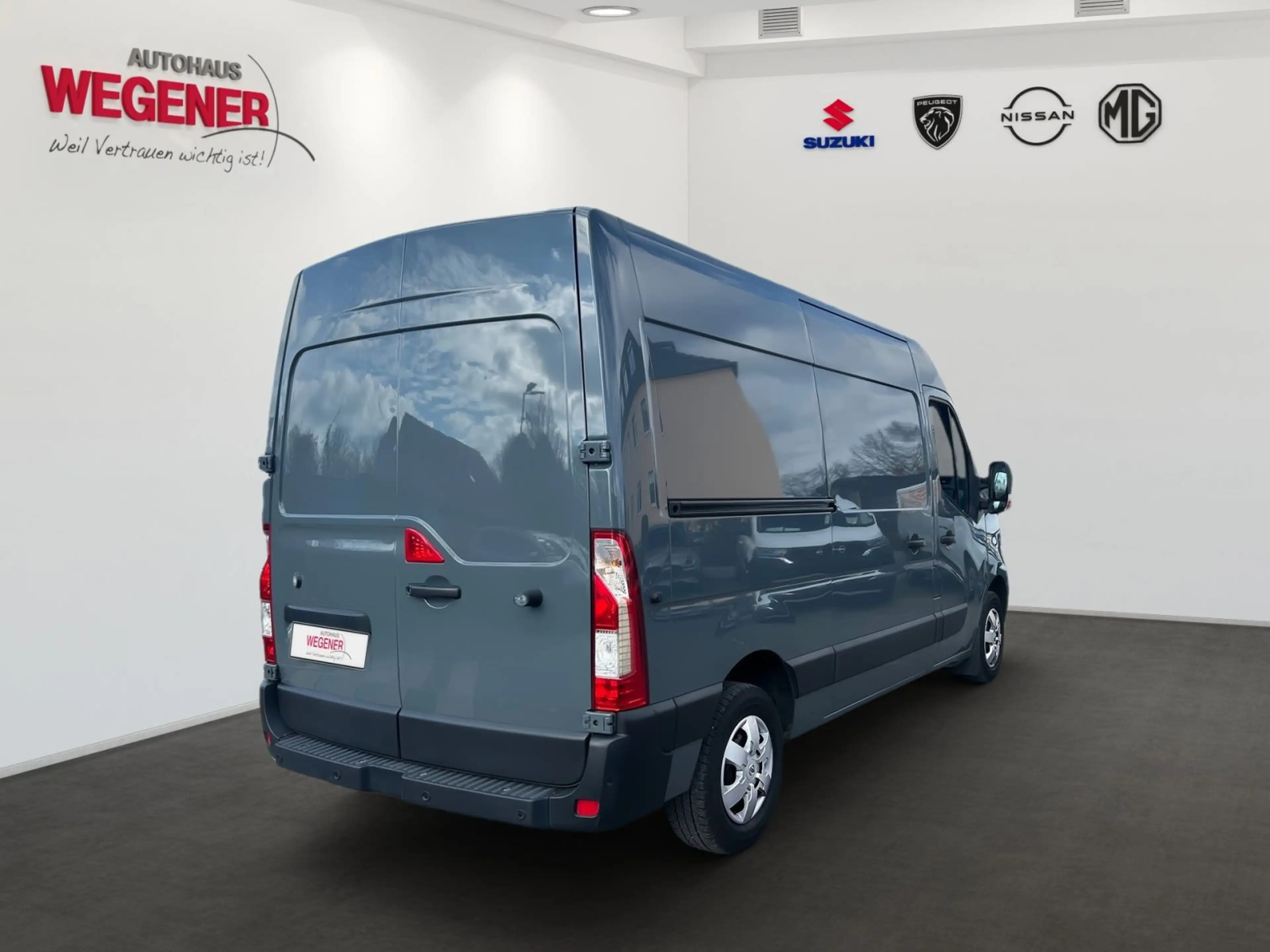 Nissan Interstar 2.2 dci AT L2H2 - Stdhzg Navi CarPlay — photo 3
