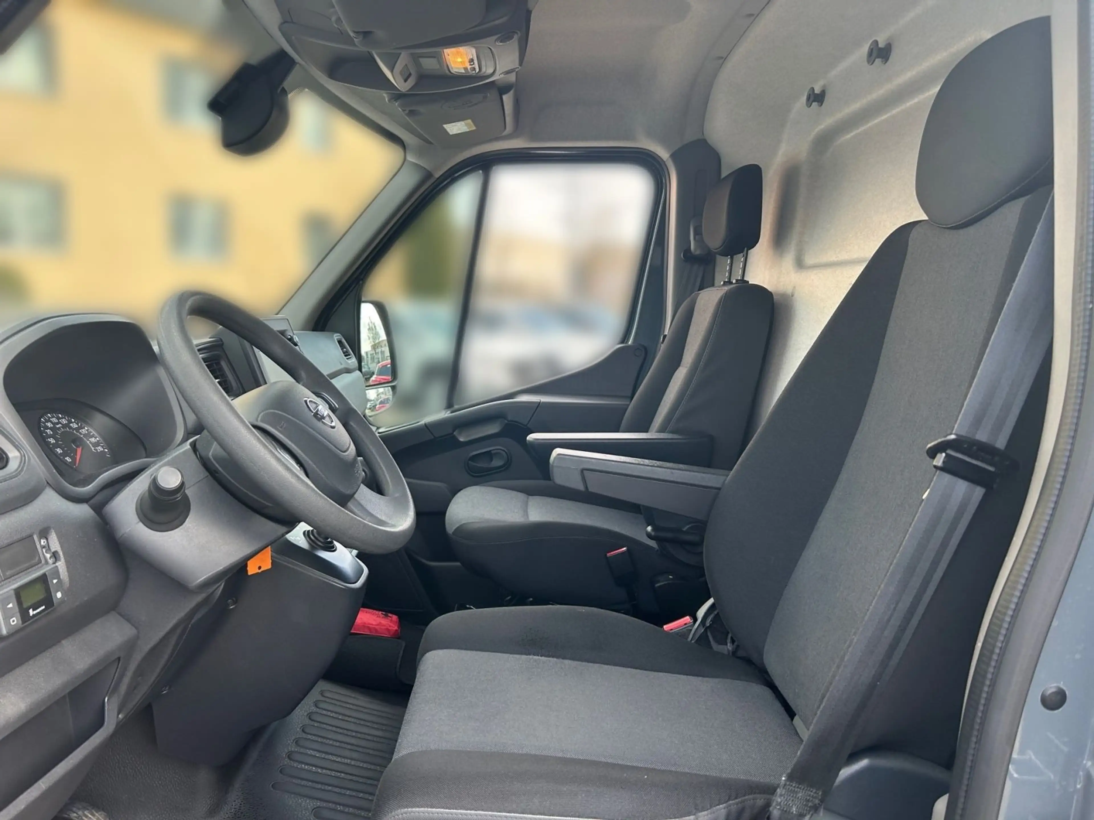 Nissan Interstar 2.2 dci AT L2H2 - Stdhzg Navi CarPlay — photo 7