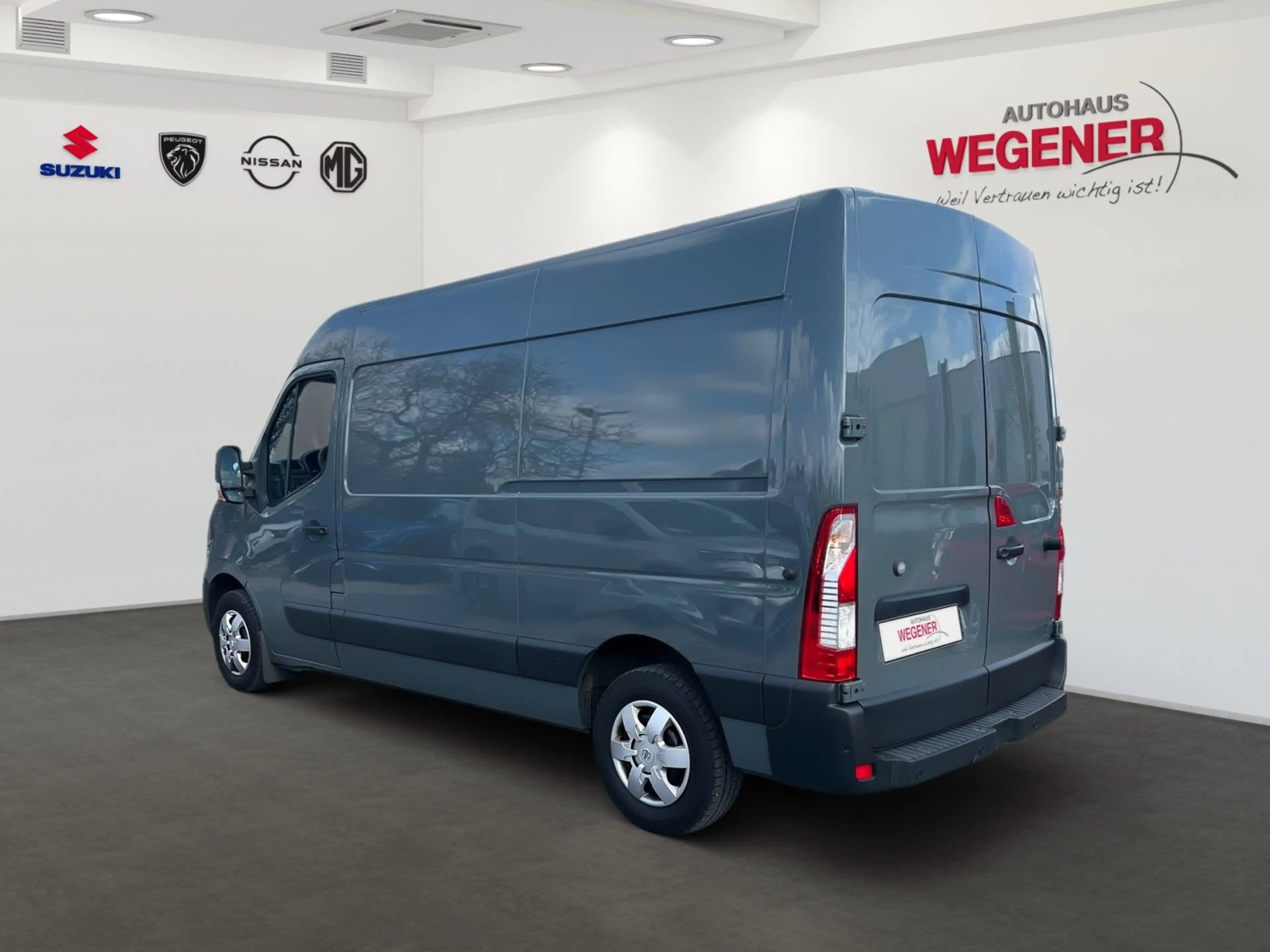 Nissan Interstar 2.2 dci AT L2H2 - Stdhzg Navi CarPlay — photo 4