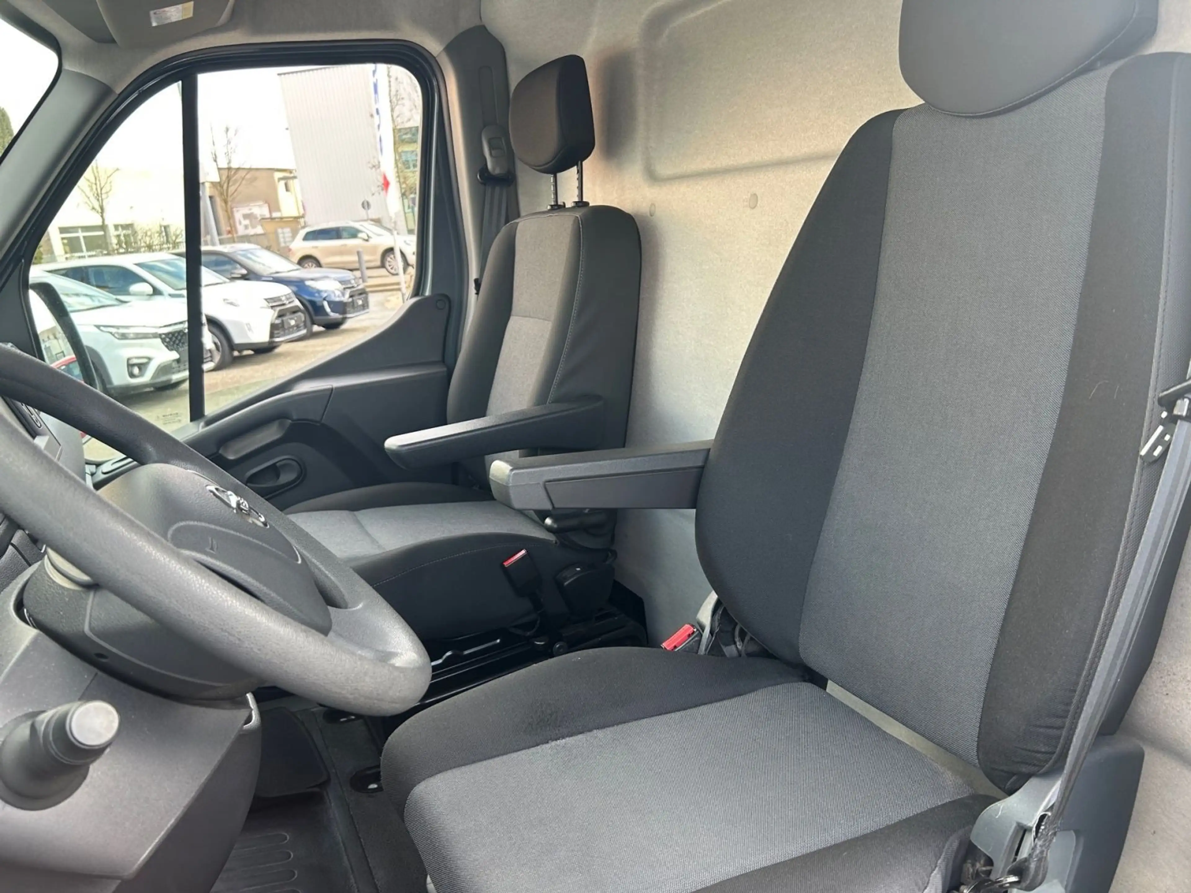 Nissan Interstar 2.2 dci AT L2H2 - Stdhzg Navi CarPlay — photo 13