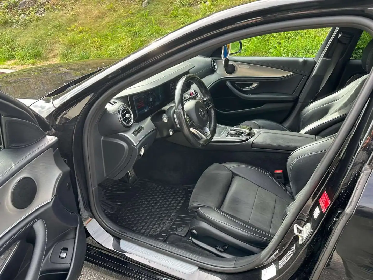 Mercedes-Benz E 200 E 200 4MATIC Aut. Schwarz - 2