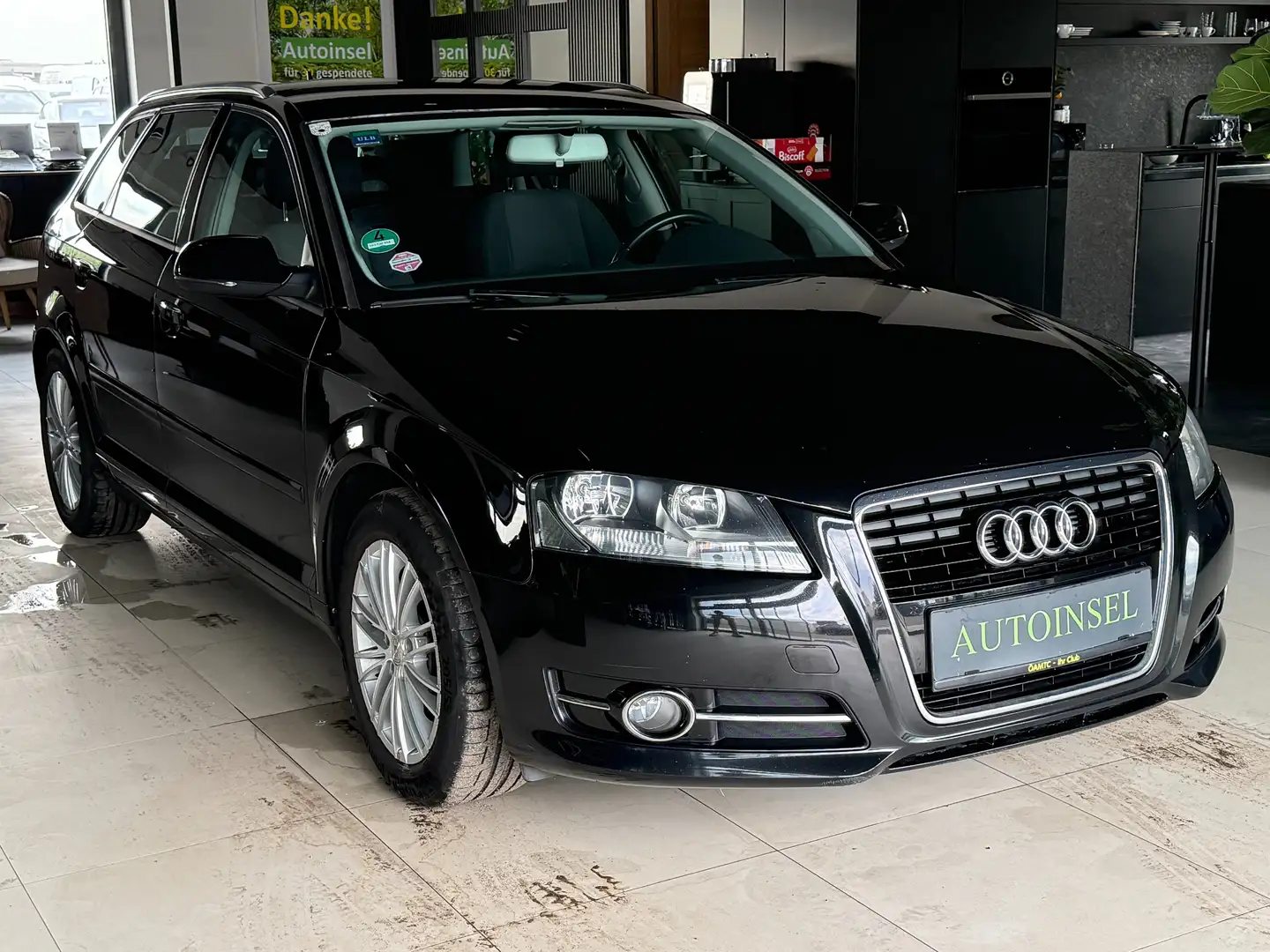 Audi A3 1.6 TDI Sportback Navi PDC Attraction Schwarz - 2
