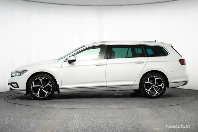 Volkswagen Passat view 3