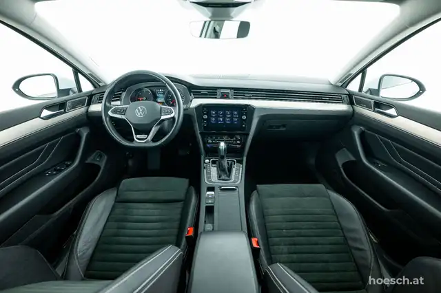 Volkswagen Passat view 5