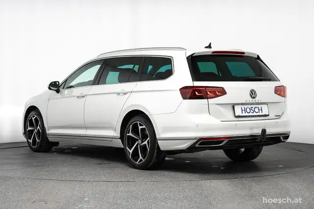 Volkswagen Passat view 4