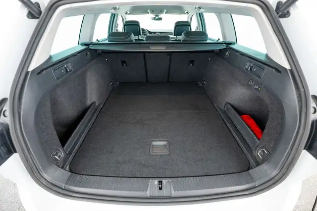 Volkswagen Passat view 8