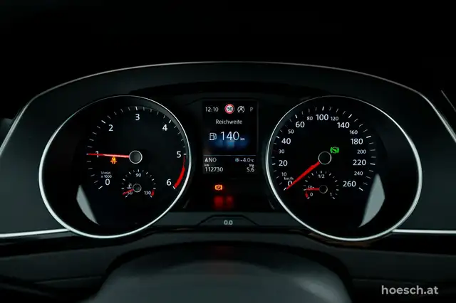 Volkswagen Passat view 11