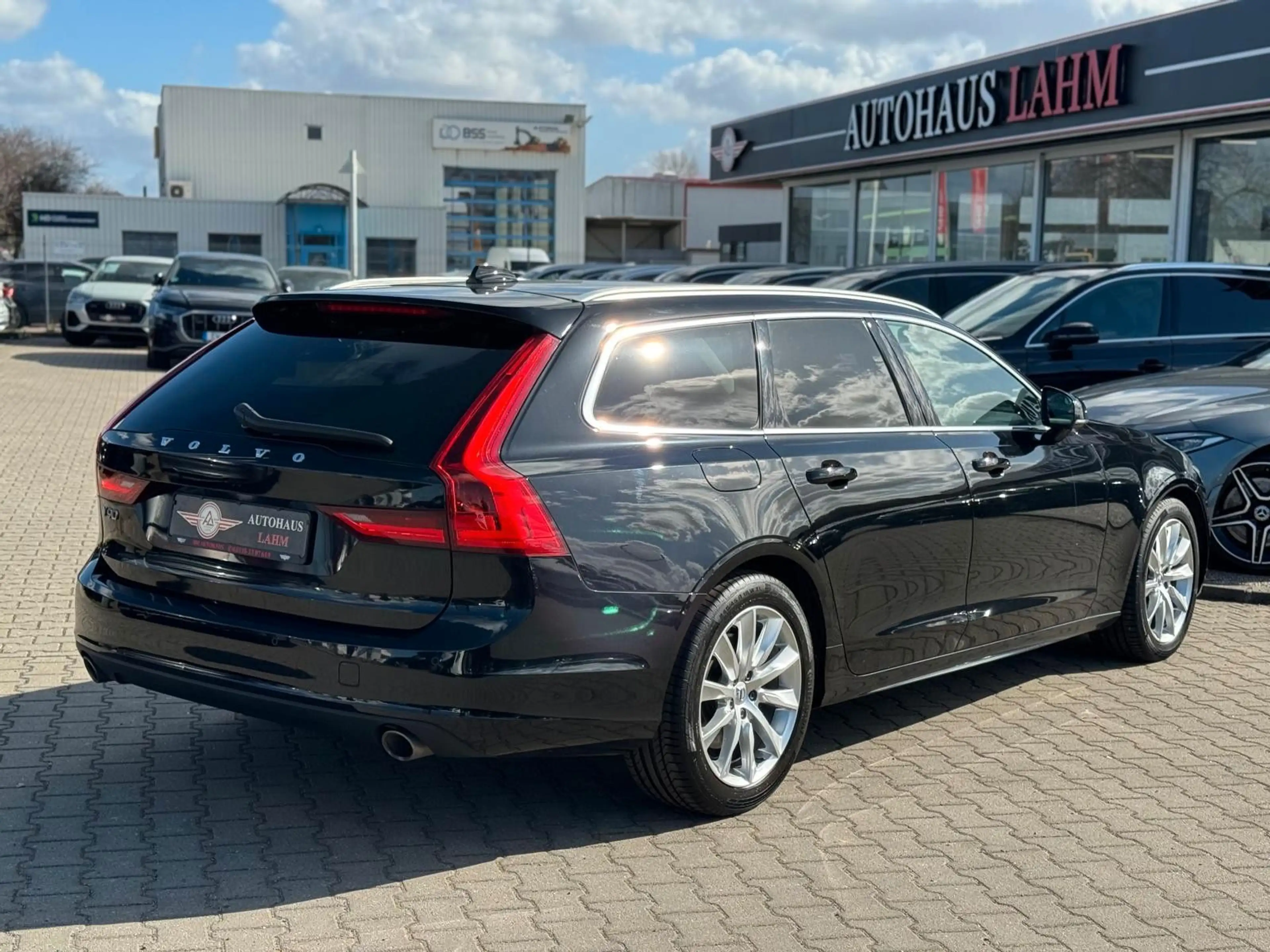 Volvo V90 2.0 "Momentum Pro"AHK*DAB+*VZ.ERKENN*LKA*LED — photo 4