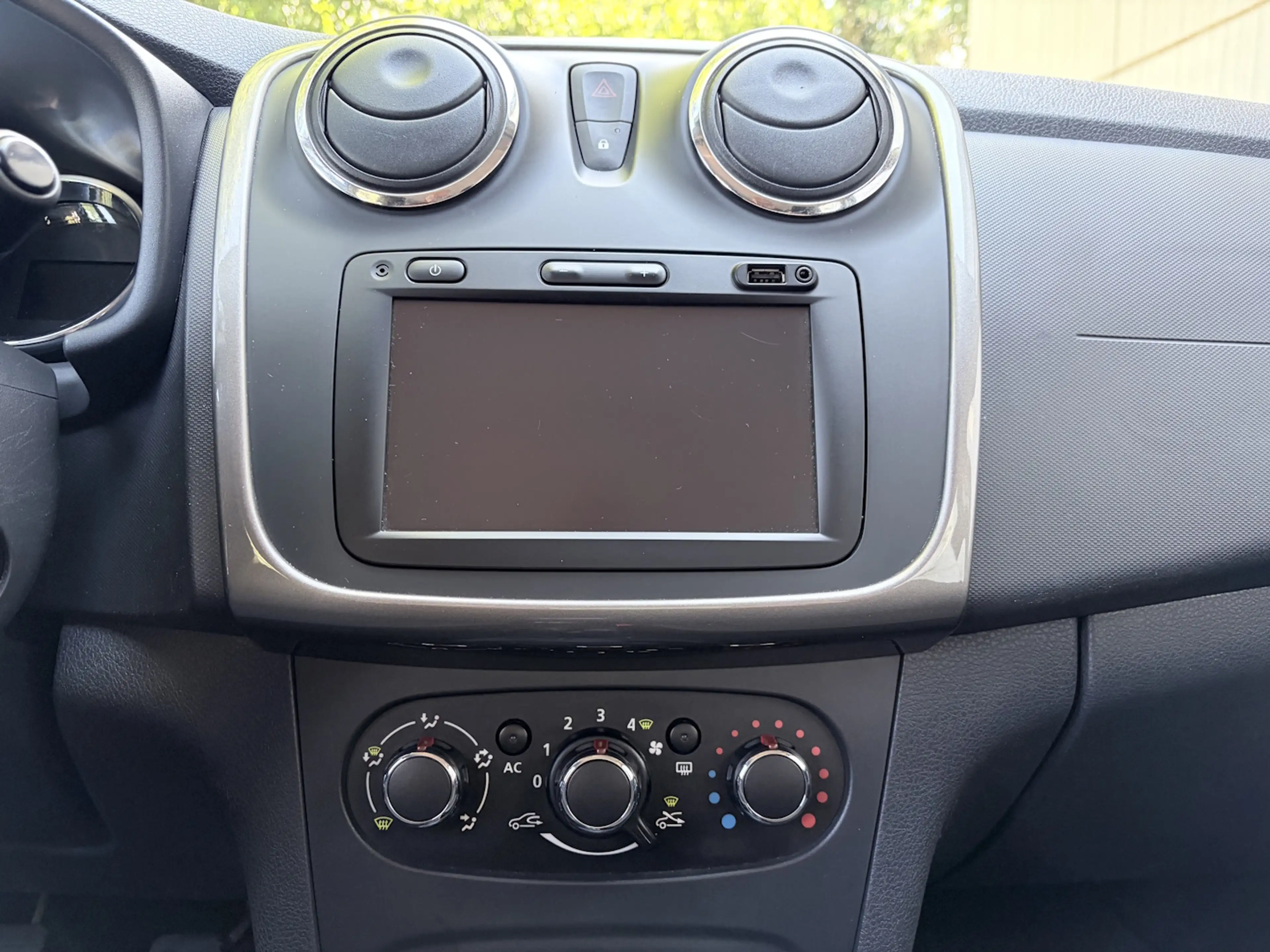 Dacia Logan Logan MCV TCe 90 Prestige — photo 12