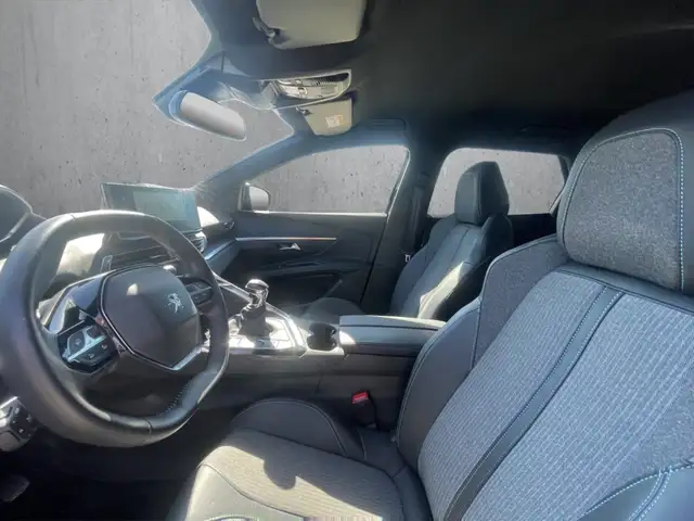 Peugeot 3008 view 9