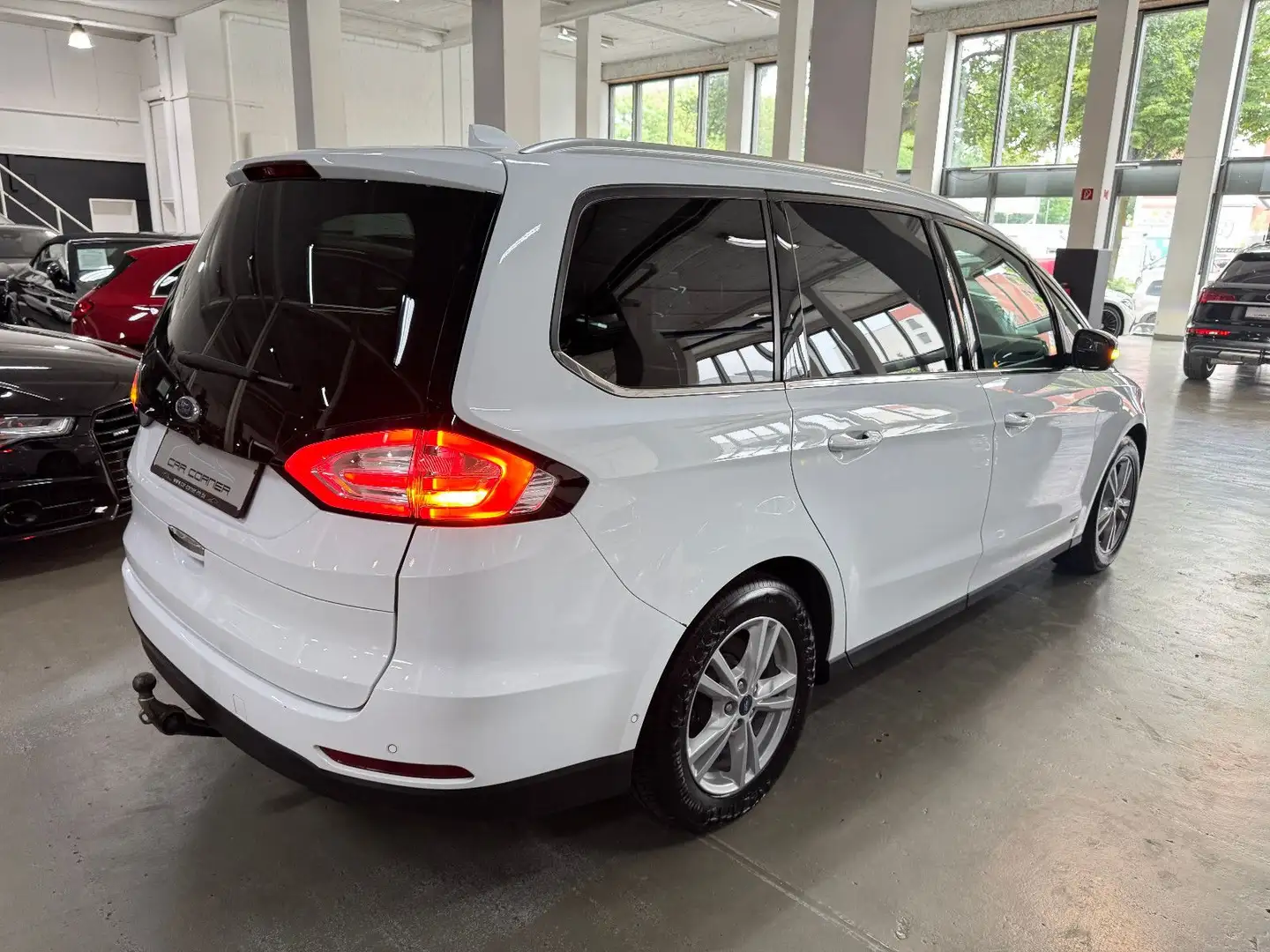 Ford Galaxy TITANIUM SPORT AWD AUT 7-SITZER PANO VOLL Blanc - 2