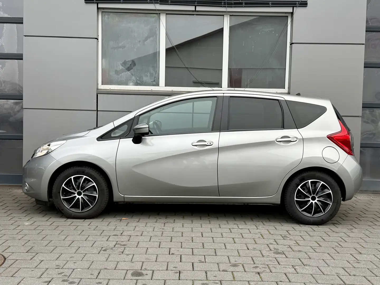 Nissan Note Tekna Pano/Kamera/Navi/Tempomat/SHZ/Allwetter Zilver - 2