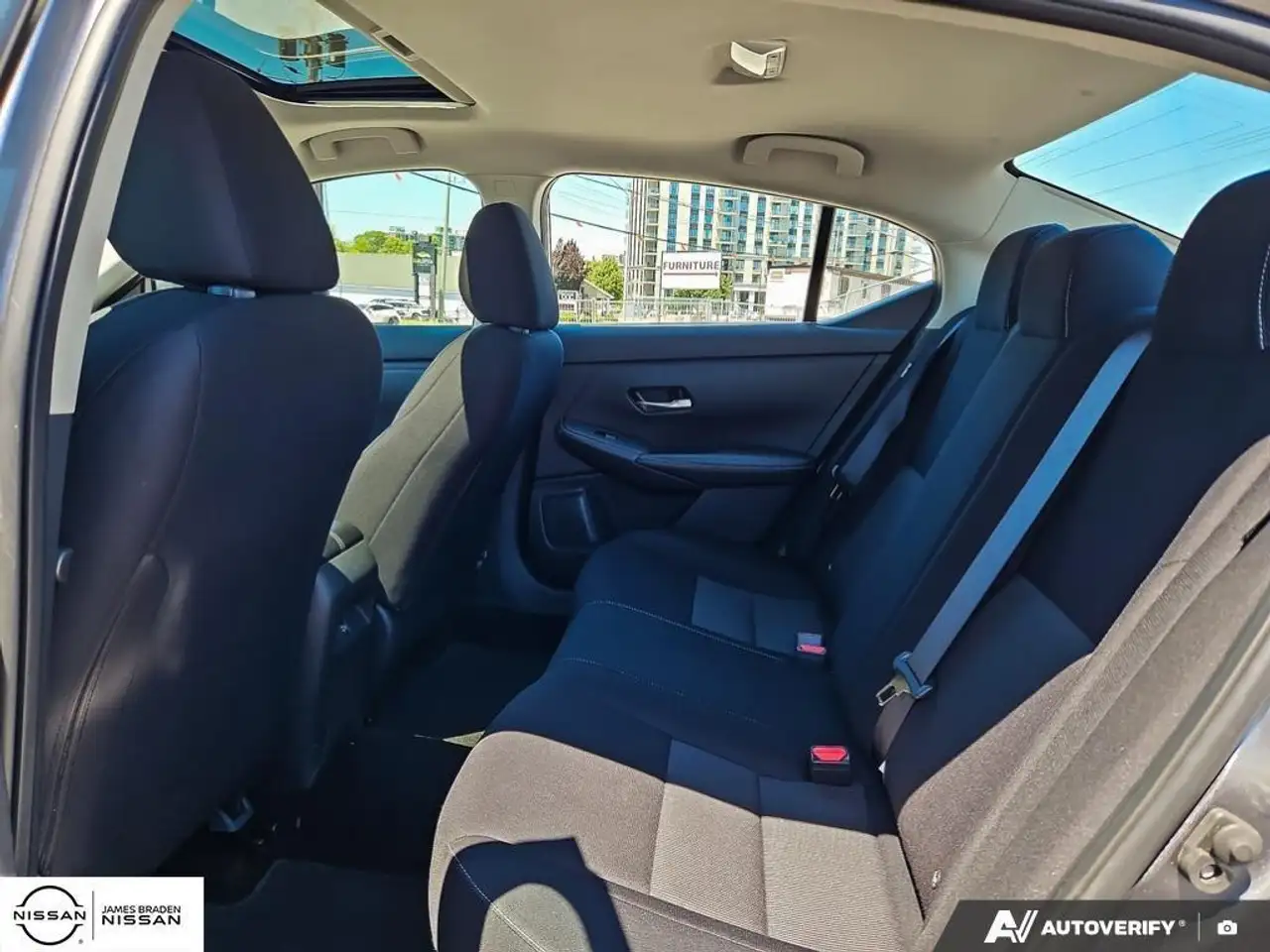 Nissan Sentra снимка Nissan Sentra