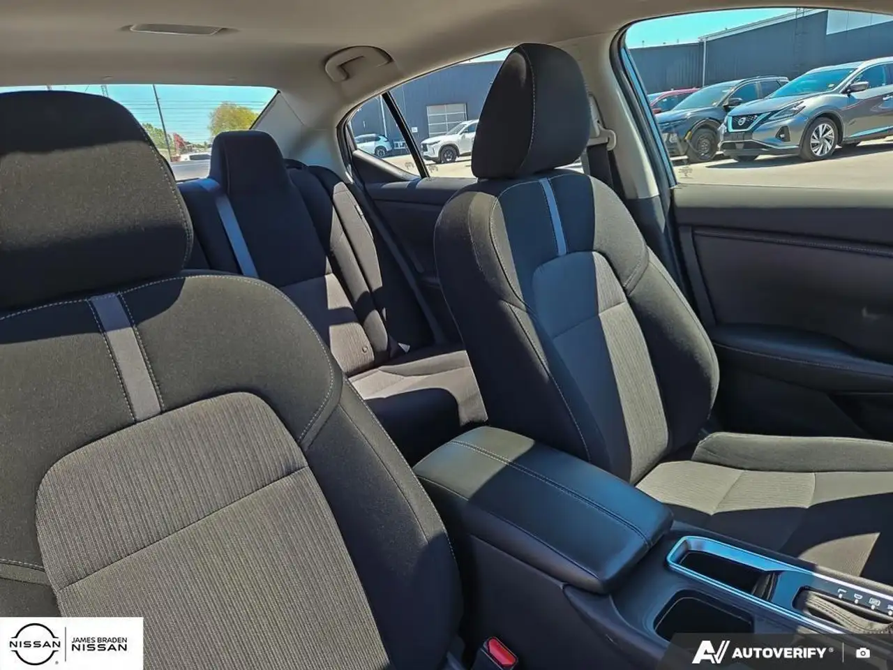 Nissan Sentra снимка Nissan Sentra
