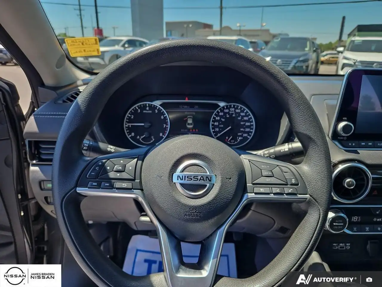 Nissan Sentra снимка Nissan Sentra