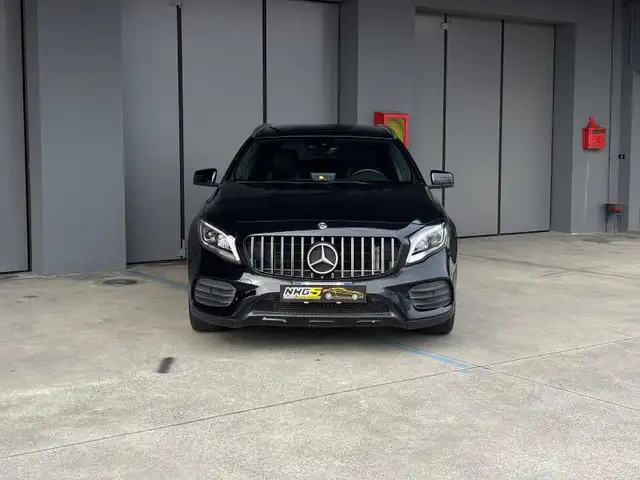 Mercedes-Benz Gla view 3