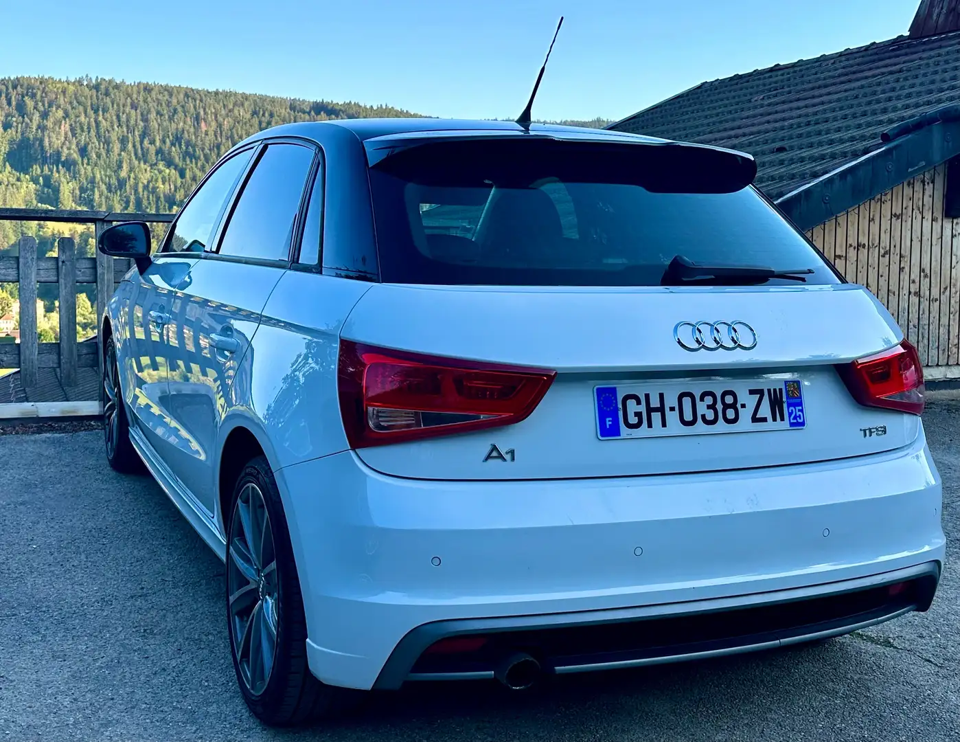 Audi A1 Sportback 1.2 TFSI 86 S line Blanc - 1