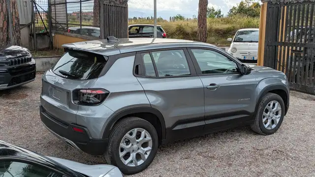 Jeep Avenger view 5