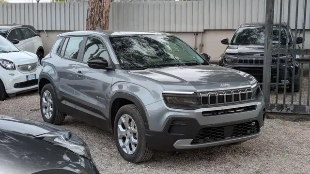 Jeep Avenger view 3