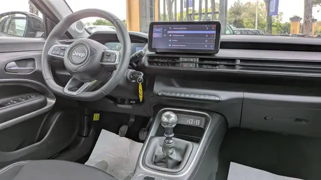 Jeep Avenger view 9