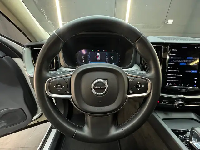 Volvo XC60 view 13