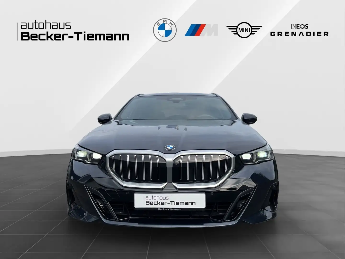 BMW 540 d xDrive Touring M Sport NP: 93.000,- Pano AHK B&W Schwarz - 2