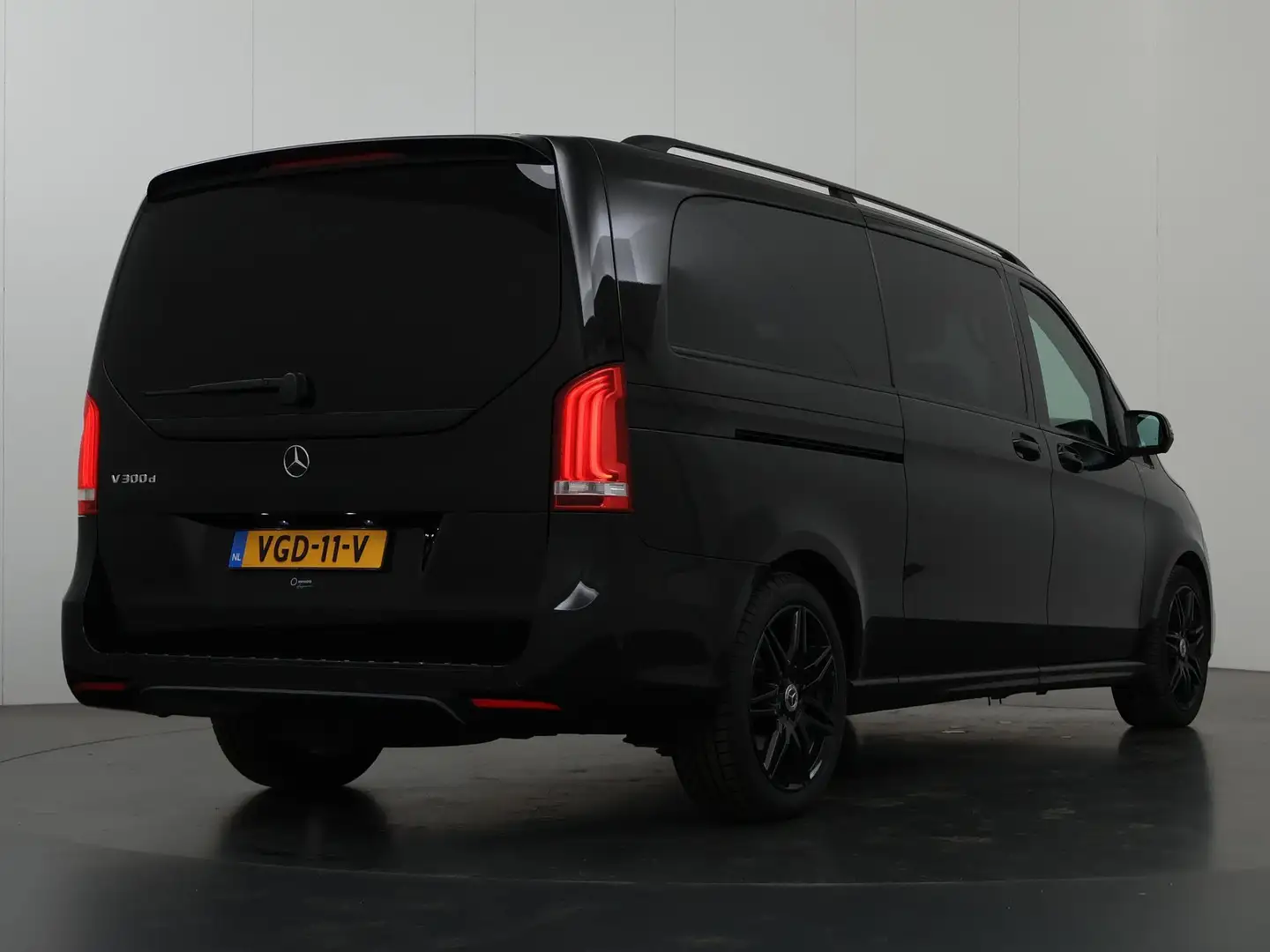 Mercedes-Benz V 300 300d XL L3 | Black AMG | Dubbele Cabine | Avantgar Nero - 2
