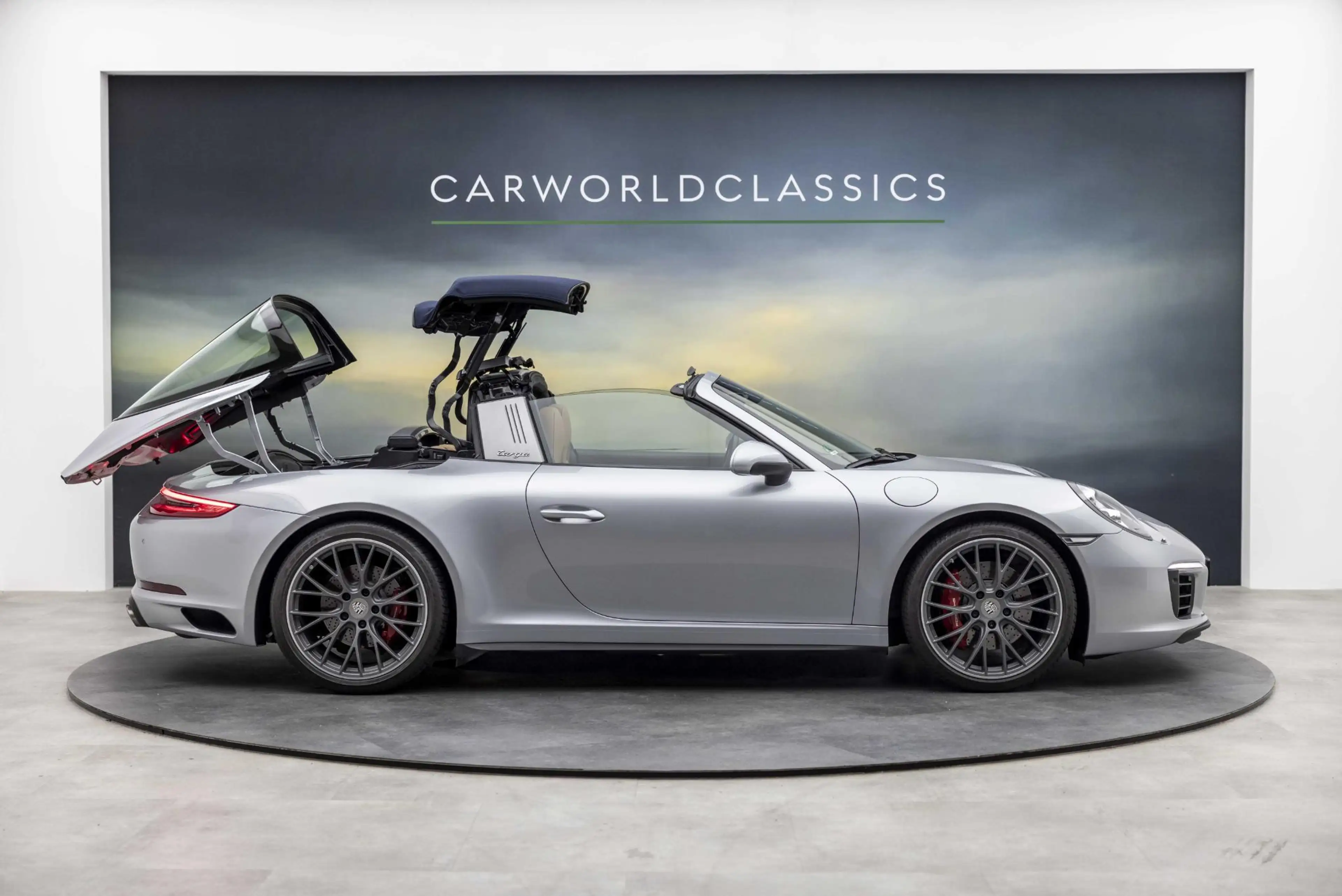 Porsche 991 991.2 - 3.0 TARGA 4S — photo 14