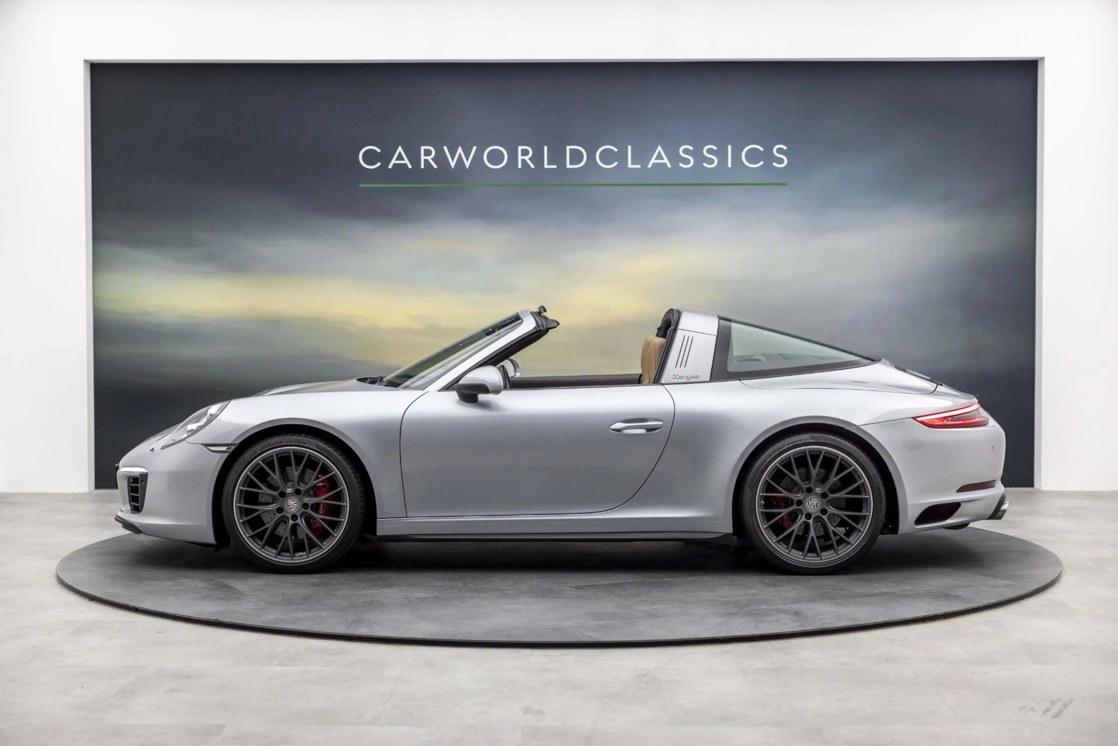 Porsche 991 991.2 - 3.0 TARGA 4S — photo 16