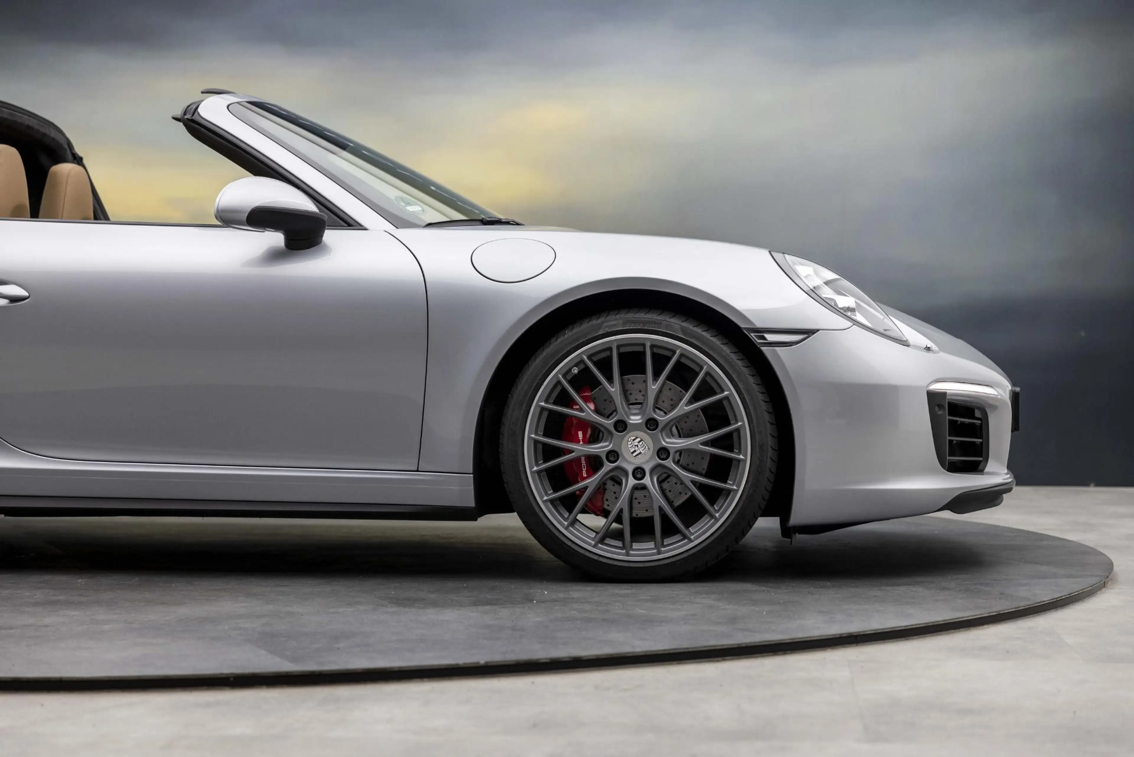 Porsche 991 991.2 - 3.0 TARGA 4S — photo 24