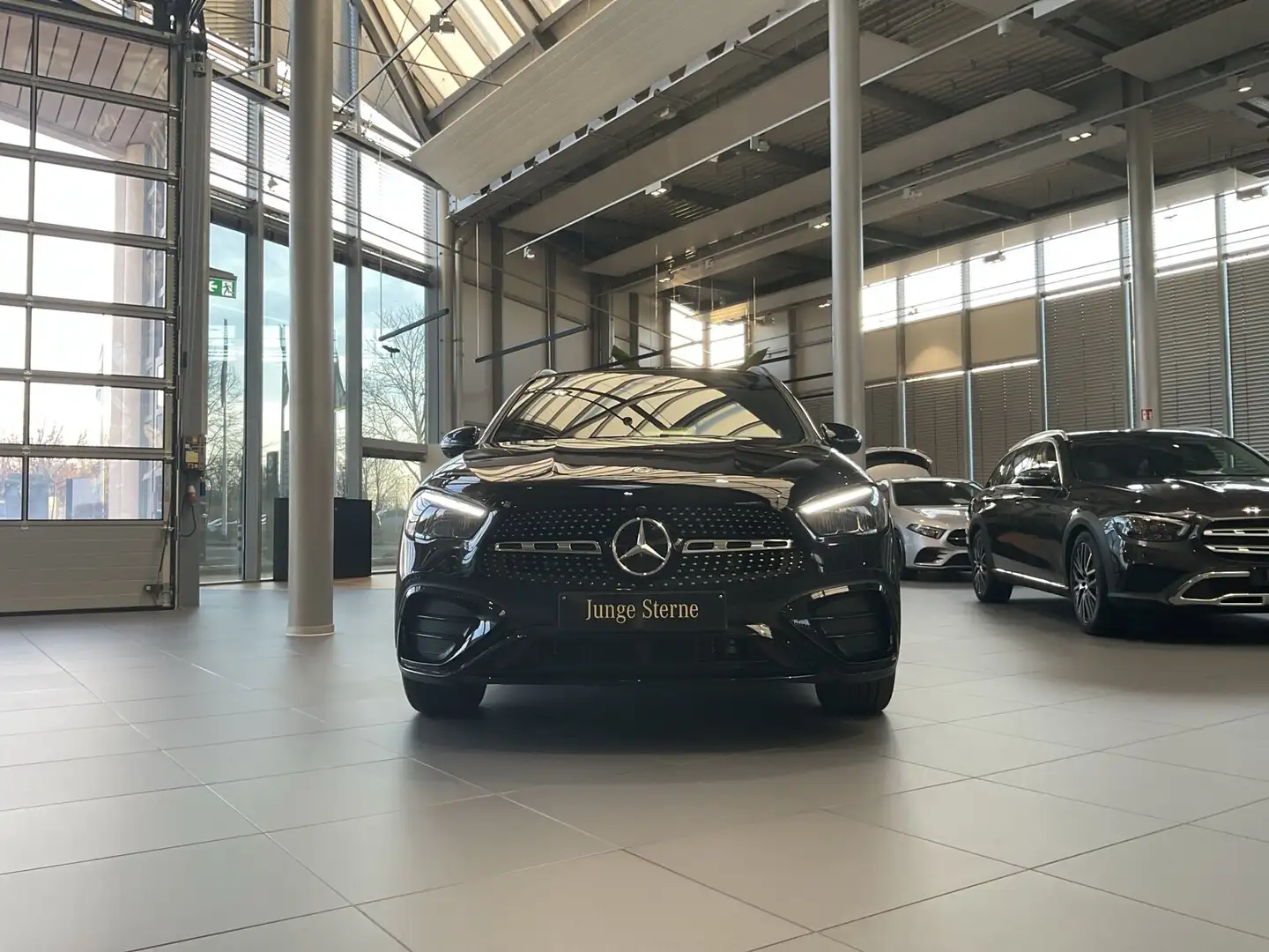 Mercedes-Benz GLA 200 GLA 200 AMG Nightp Distro PanoD 360Kam AHK KeyGo Fekete - 2