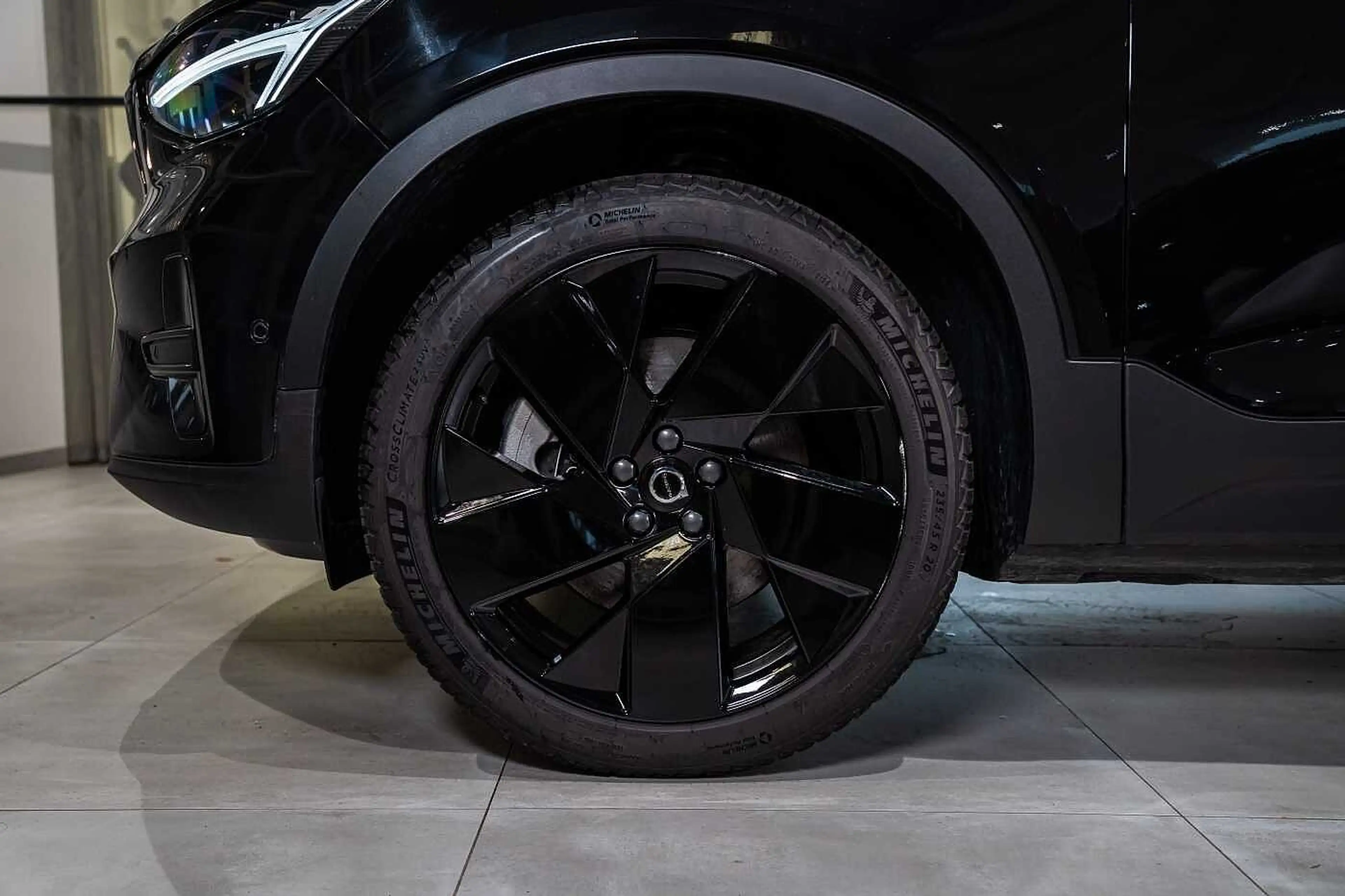Volvo EX40 Black Edition Ultra, SM Ext Range — photo 5