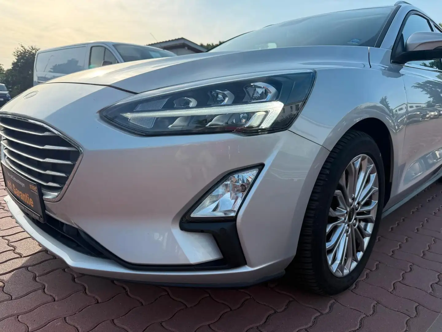 Ford Focus Turnier Titanium*LED*SHZ*PDC*NAVI*CARPLAY Argent - 2