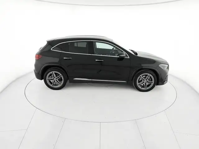 Mercedes-Benz GLA view 5