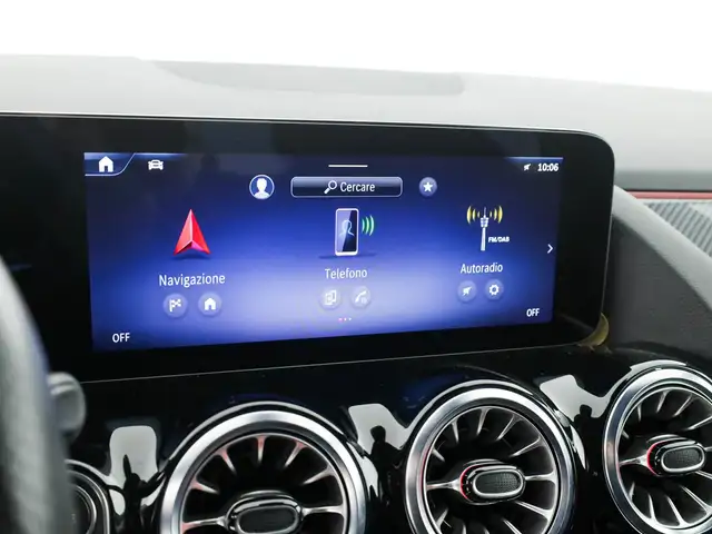 Mercedes-Benz GLA view 16