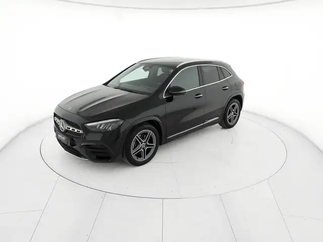 Mercedes-Benz GLA view 2