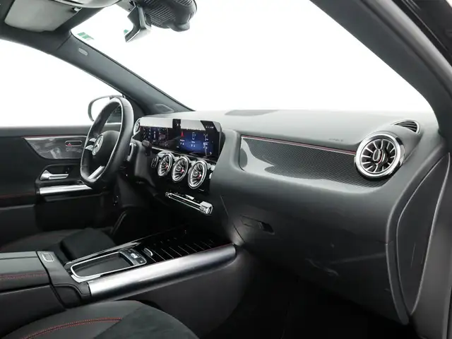 Mercedes-Benz GLA view 10
