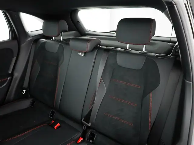 Mercedes-Benz GLA view 14