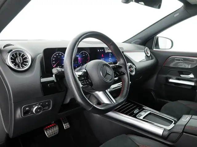Mercedes-Benz GLA view 11