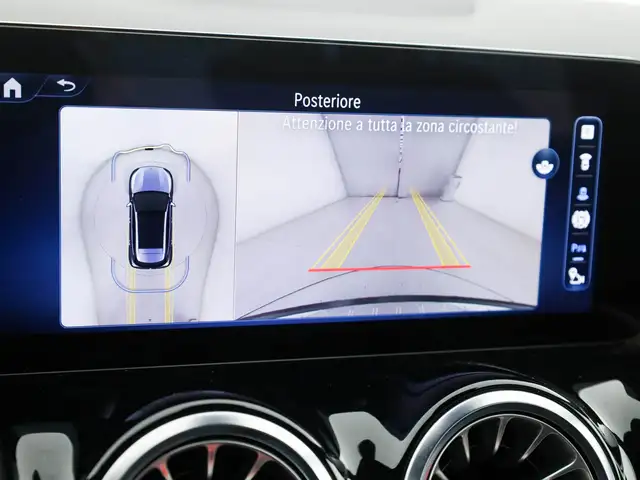 Mercedes-Benz GLA view 17