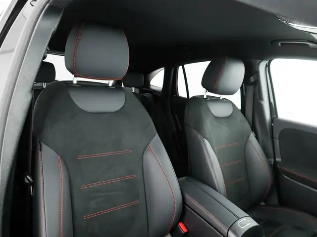 Mercedes-Benz GLA view 12