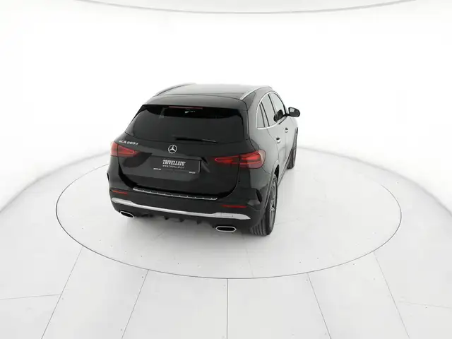Mercedes-Benz GLA view 6